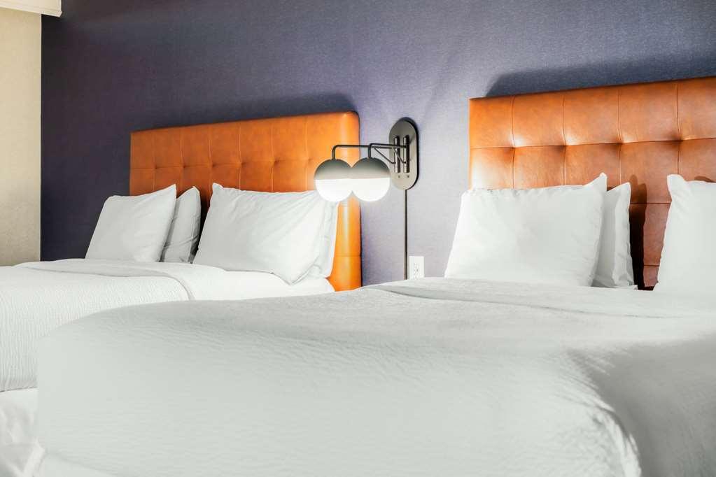 Wyndham Grand Fallsview Hotel