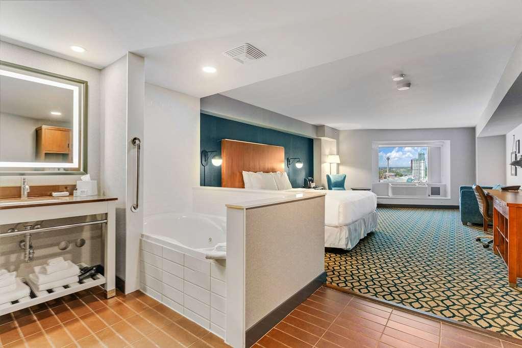 Wyndham Grand Fallsview
