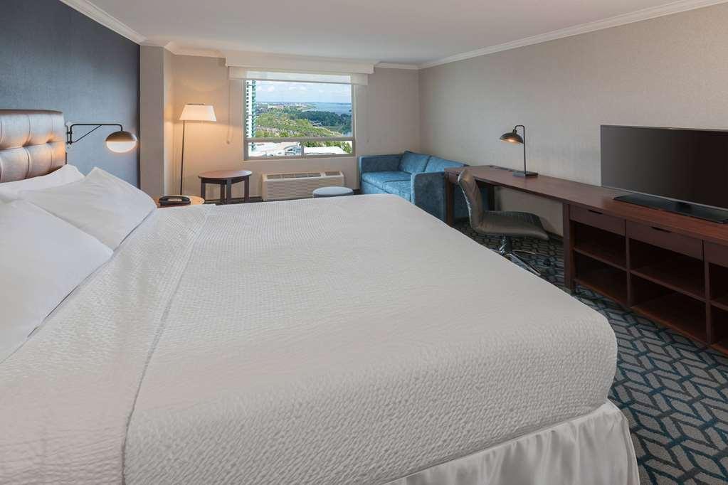 Wyndham Grand Fallsview * Niagara Falls
