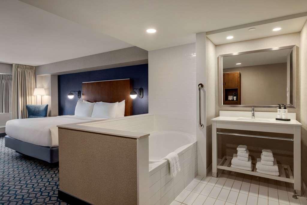 Wyndham Grand Fallsview * Niagara Falls