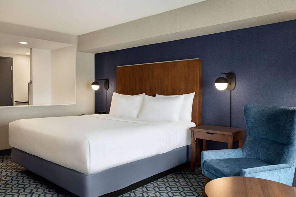 Wyndham Grand Fallsview Hotel