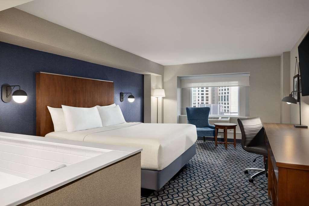 Wyndham Grand Fallsview Hotel *